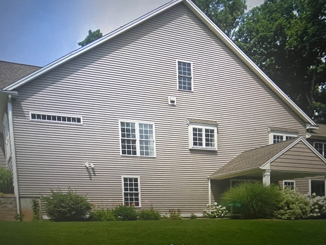 Project Spotlight: Window & Screen Cleaning in Rockfall, CT